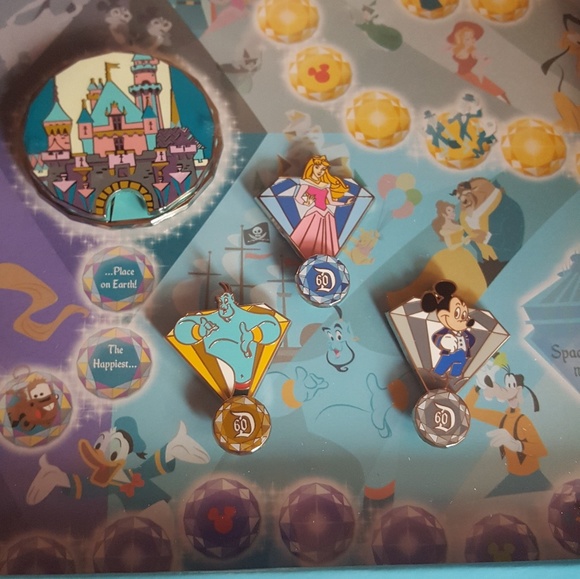 Disney 60th anniersary pin trading board game - Picture 2 of 3